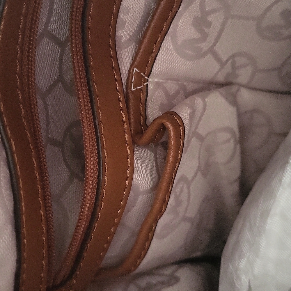 MK Handbag - Picture 6 of 6